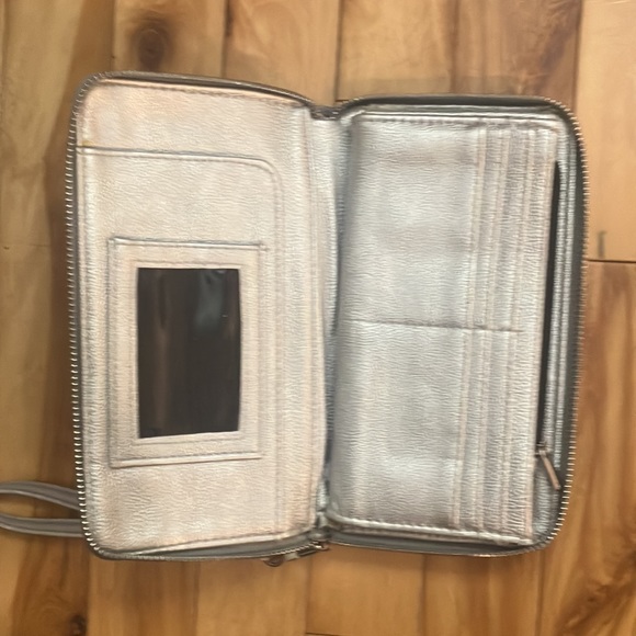 Betsy Johnson Wristlet. - Picture 3 of 3